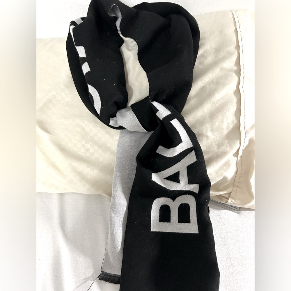 BALENCIAGA OS BLACK AND GRAY LOGO SCARF